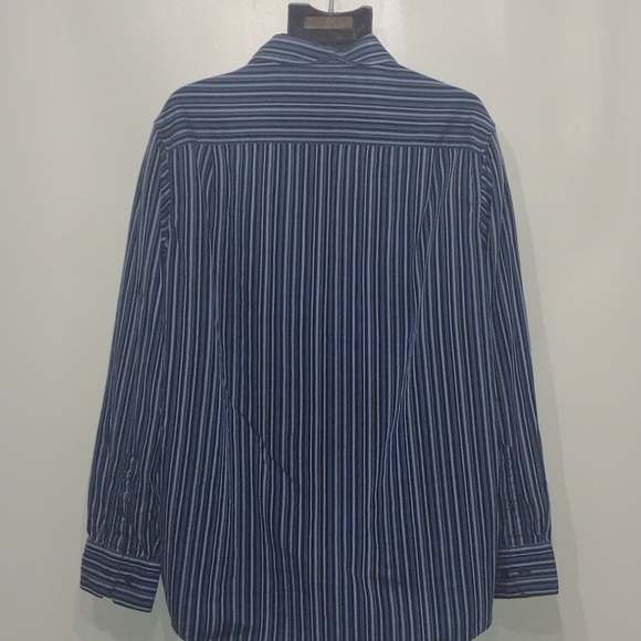 Liz Claiborne men shirt. - Picture 2 of 3